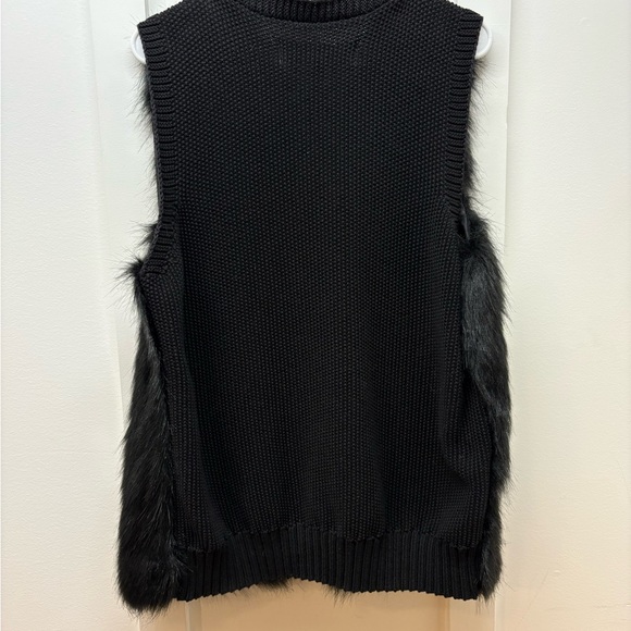 Elegant Black Faux Fur Vest for Women - Picture 2 of 3